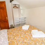 Дом отдыха A D Coach House *